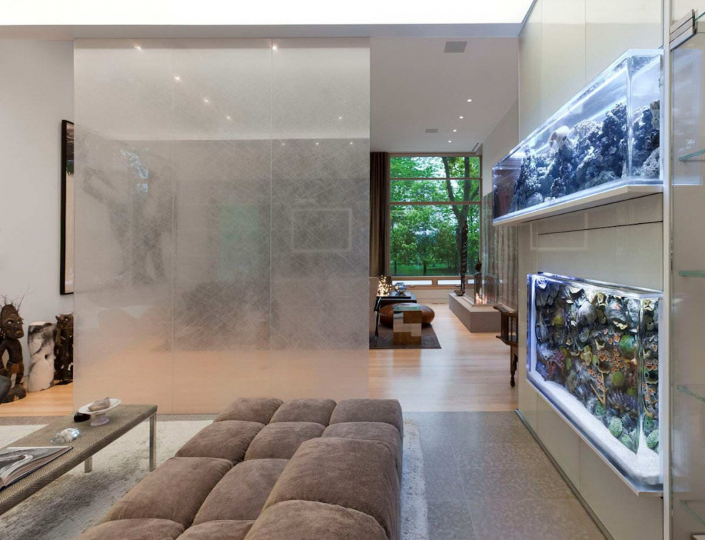 Аквариум в интерьере гостиной