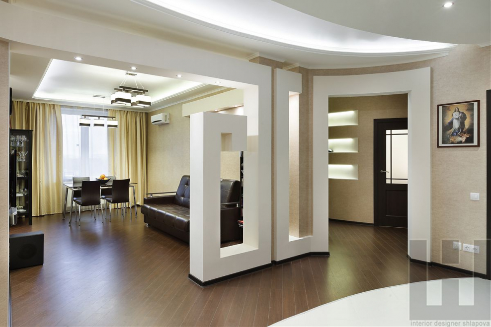 Проем между коридором и гостиной