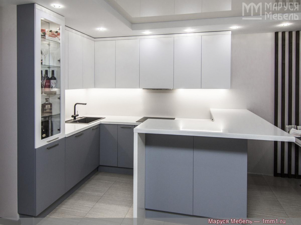 Кухня 6 кв м белый верх серый низ