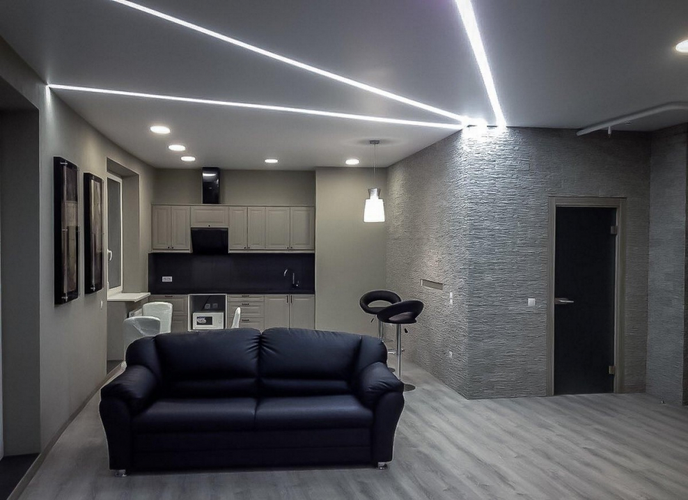 Световые линии в гостинной