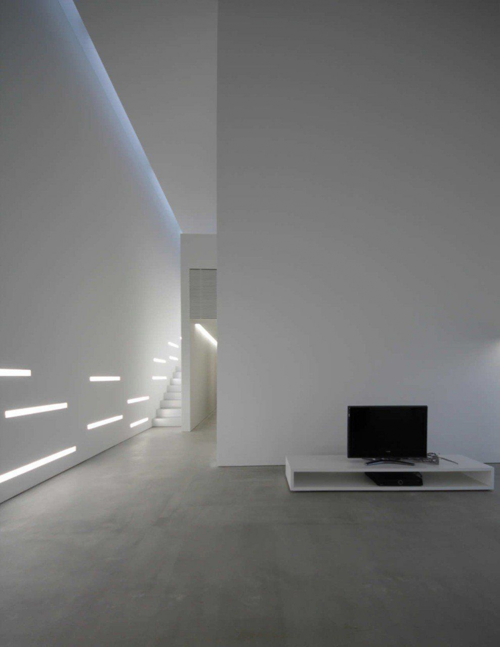 Изогнутый деревянный потолок