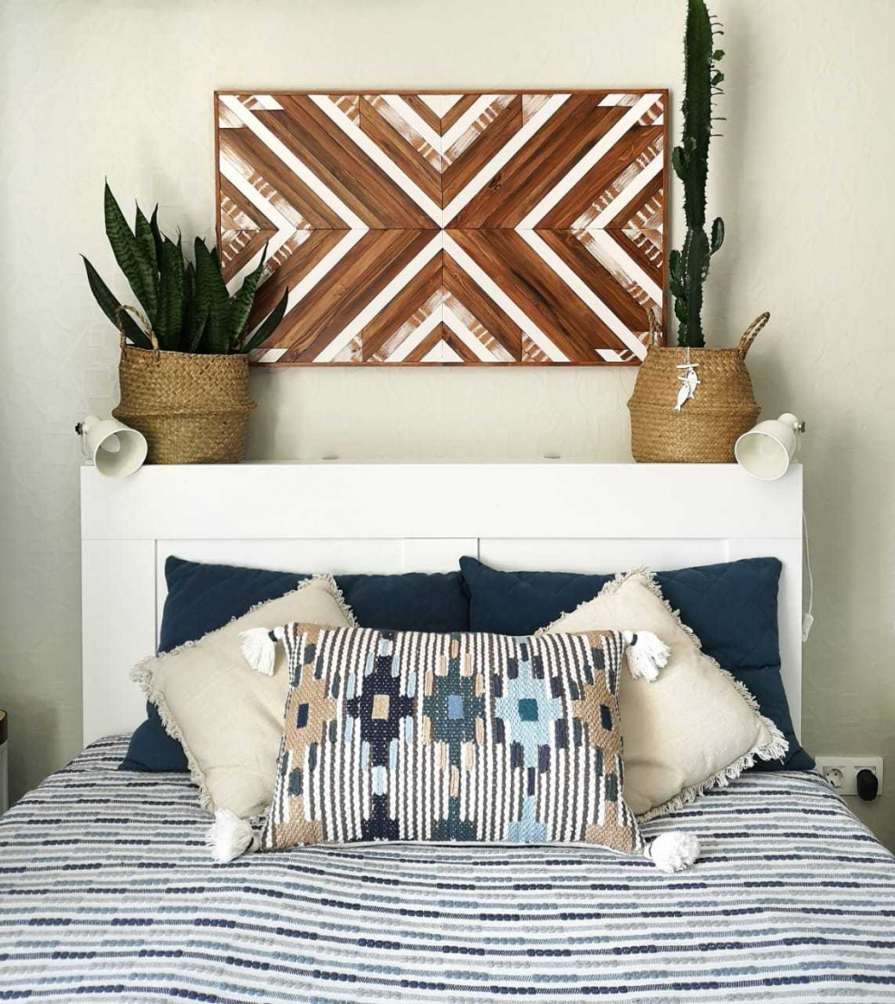 Декор стены над кроватью