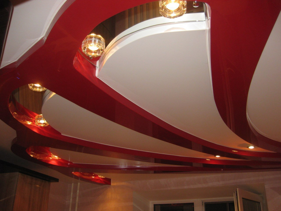 Потолки натяжные двухуровневые необычные