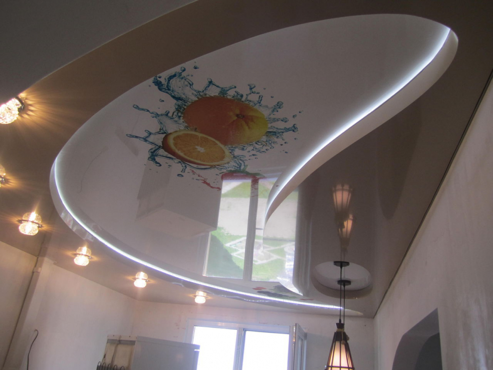 Фотопечать на потолке с подсветкой
