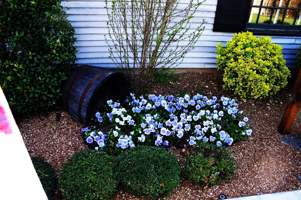 Обустройство клумбы на даче