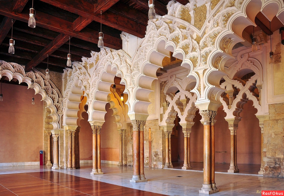Мавританский дворец Альхаферия