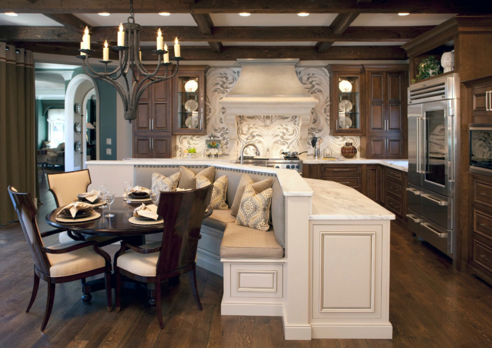 Классический интерьер кухни-столовой