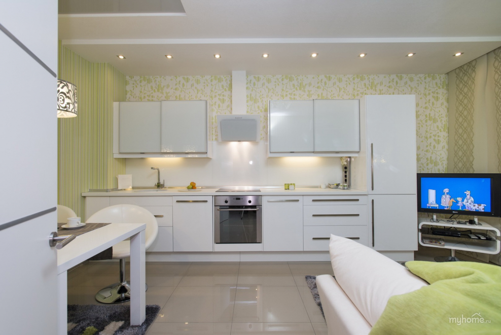 Глянцевая кухня гостиная