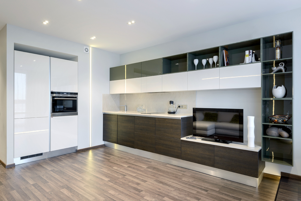 Кухонный гарнитур с ТВ зоной