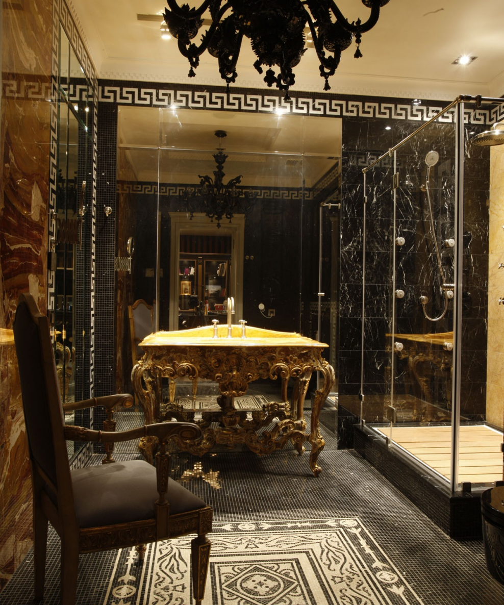 Интерьер черный с золотом