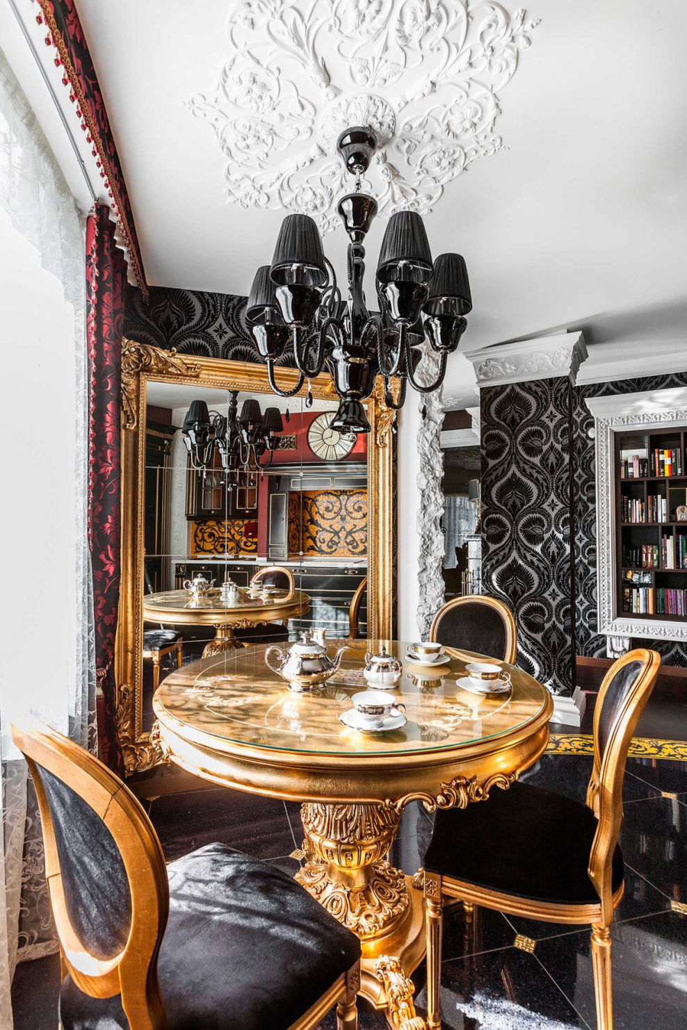 Интерьер с золотом