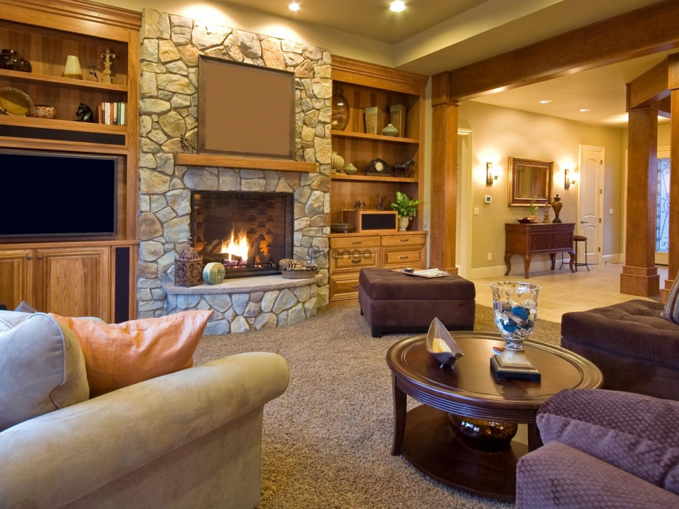 Камин в интерьере гостиной