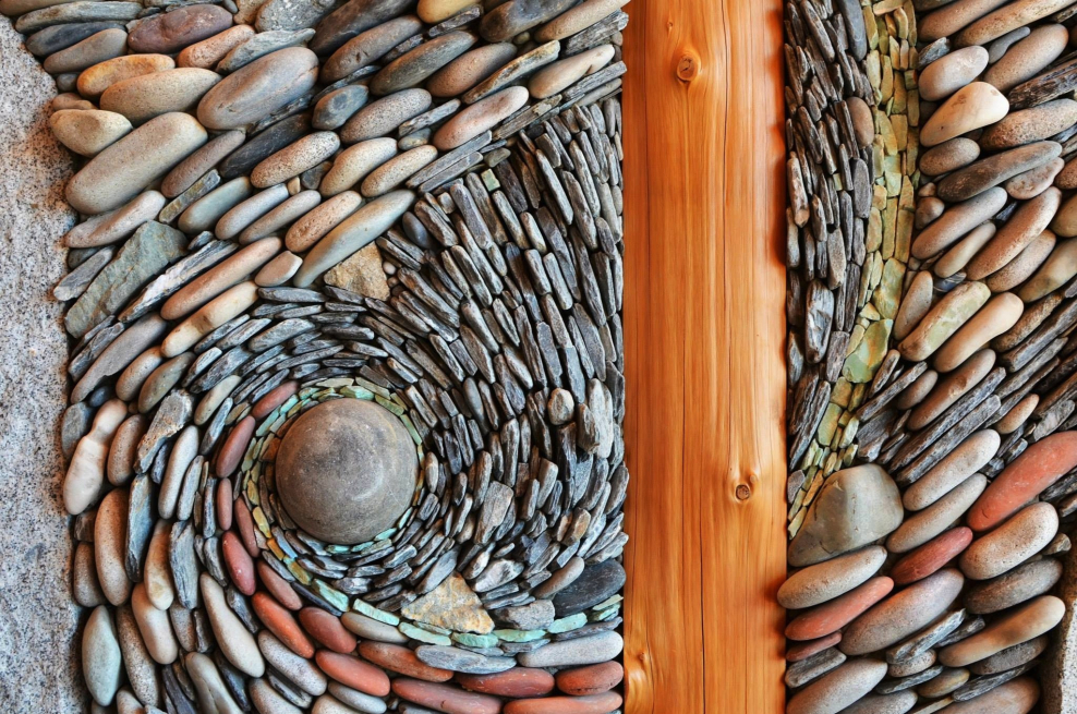 Декоративное панно из камня