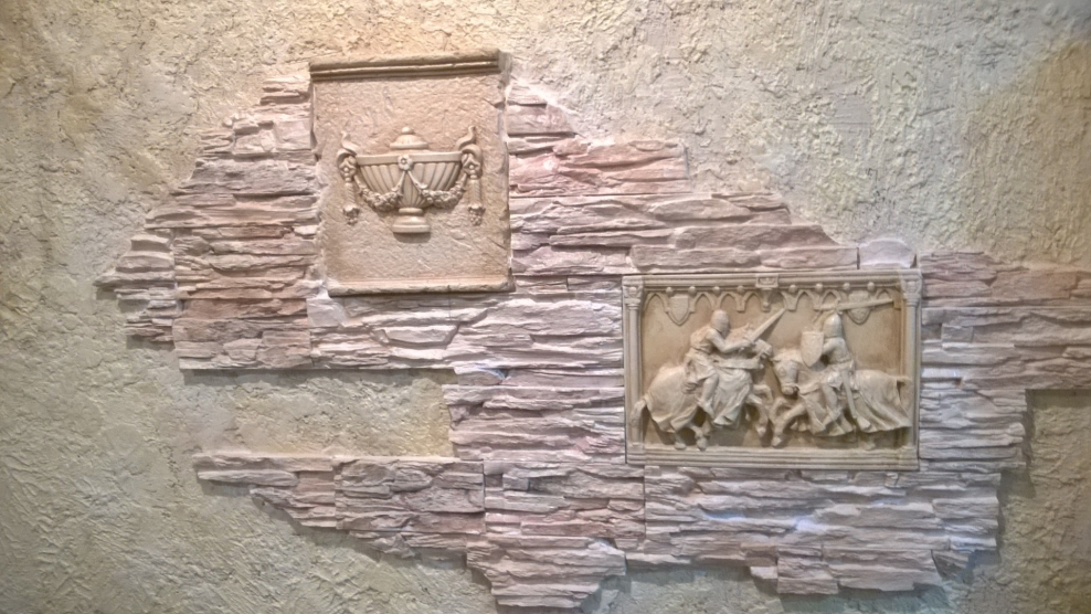 Барельеф на стене