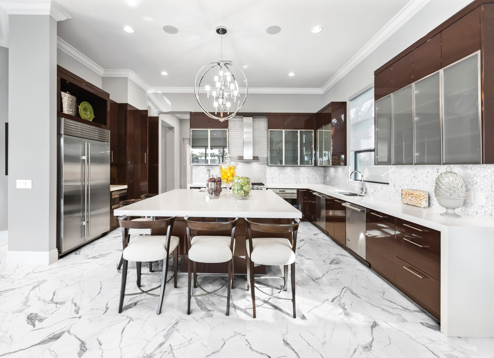 Современная кухня в шоколадном цвете