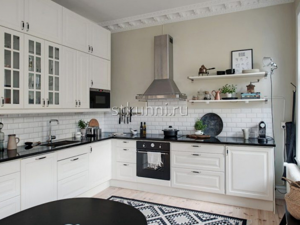 Икеа Будбин с черной столешницей