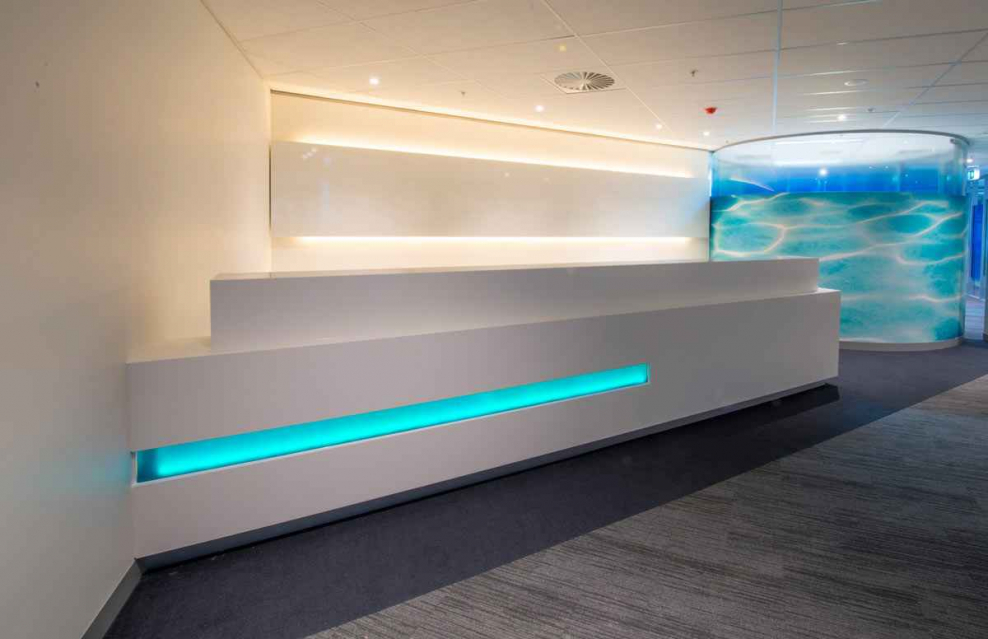 Белый торшер в интерьере