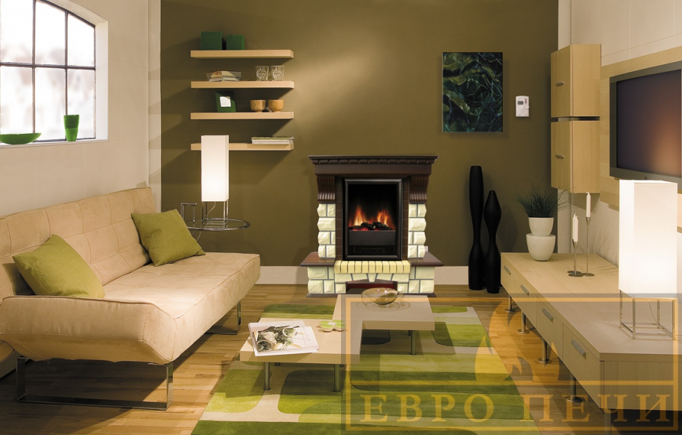 Электрический камин в гостиной