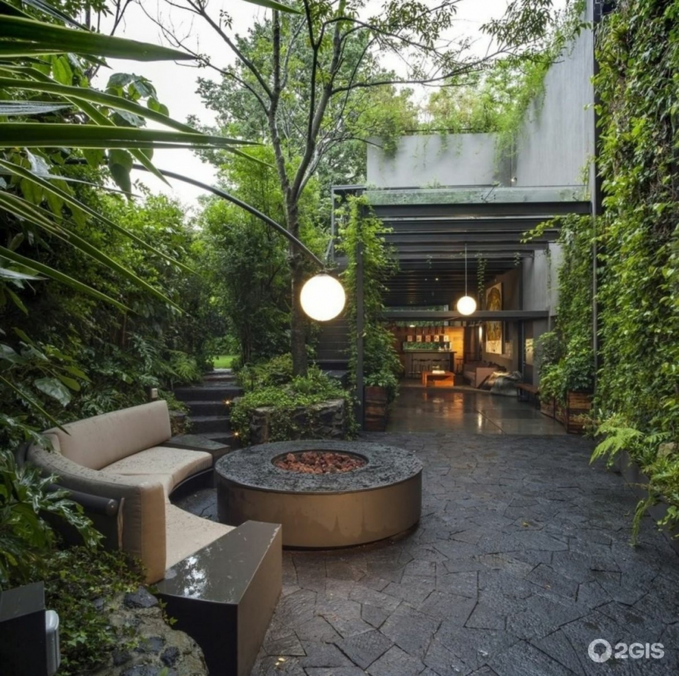 Красивый внутренний дворик