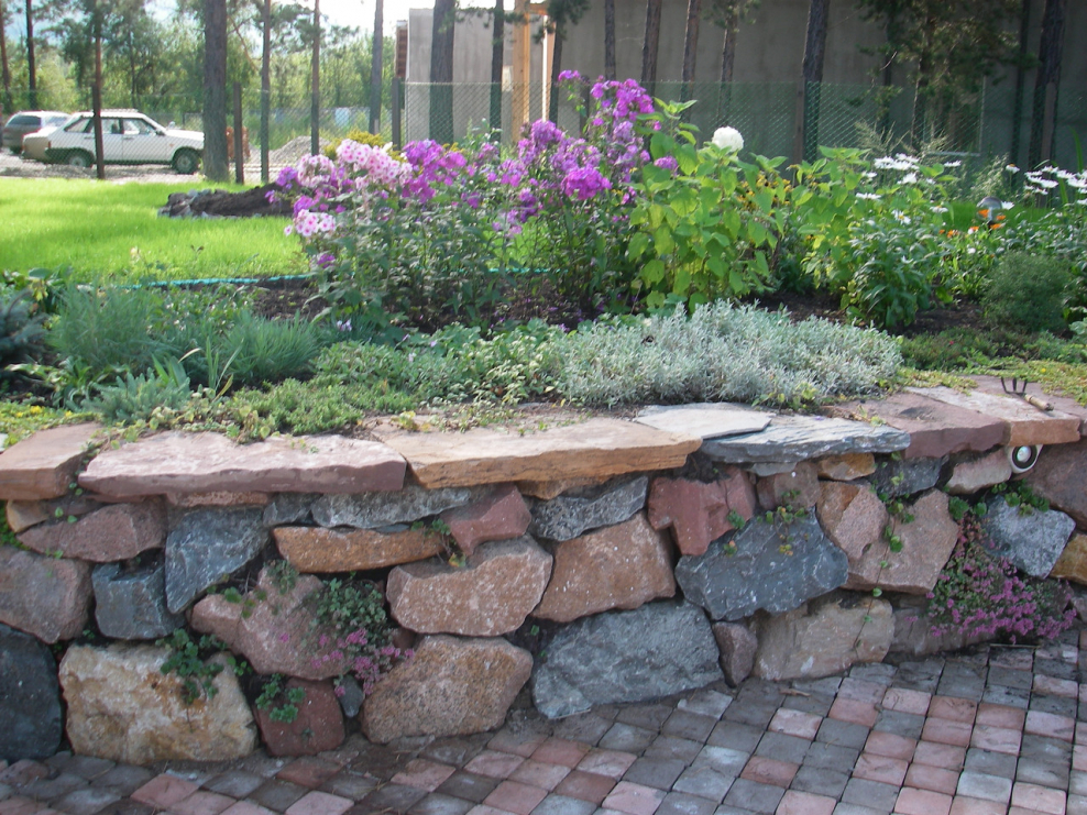 Камень для подпорной стены