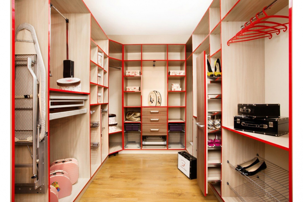 Планировка гардеробной 2м2