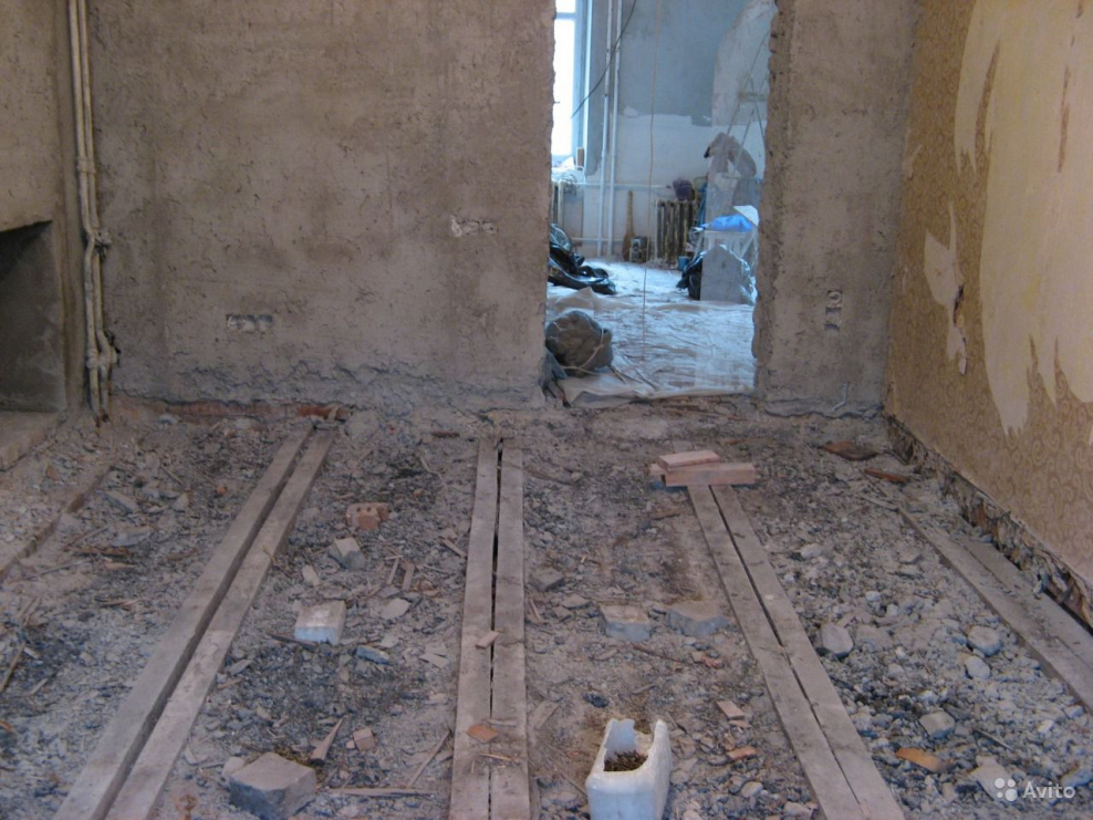 Демонтаж полов в квартире