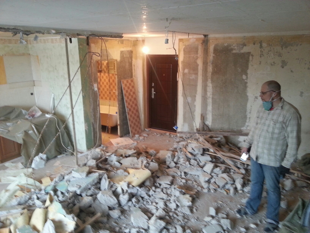 Демонтаж стен кирпич