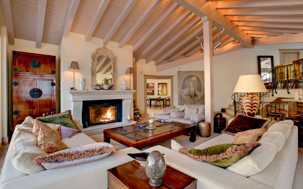 Гостиная Шале с камином