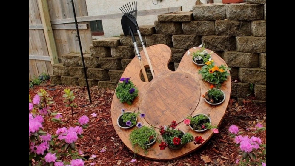 Клумба в виде Палитры