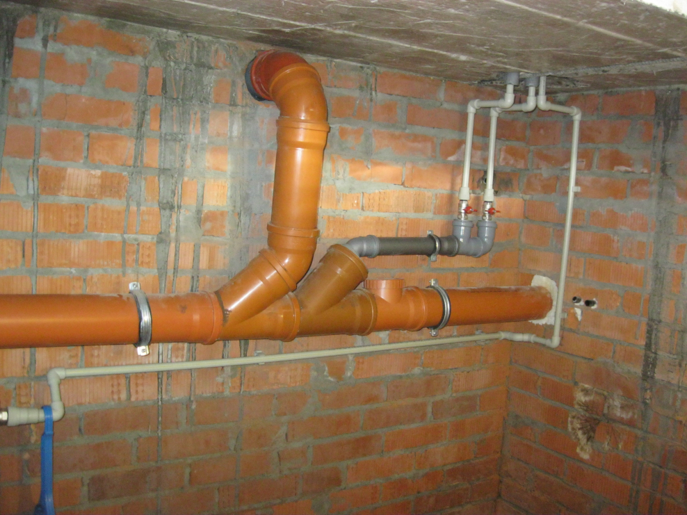 Прокладка канализационных труб