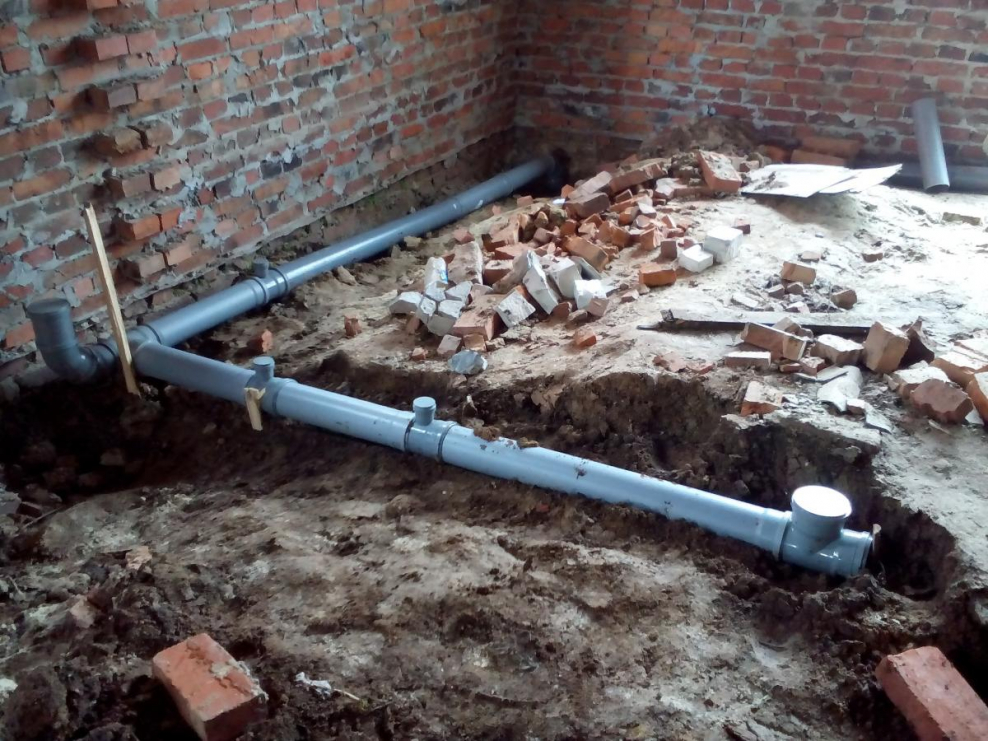 Монтаж 110 трубы канализации