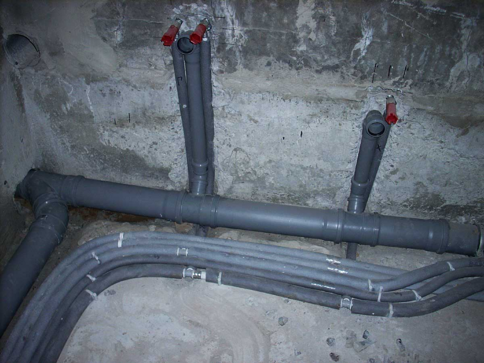 Укладка канализационных труб