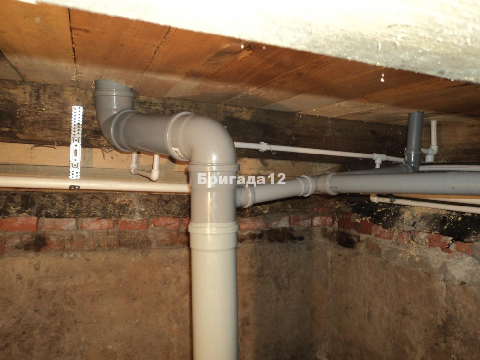 Канализационные трубы в доме