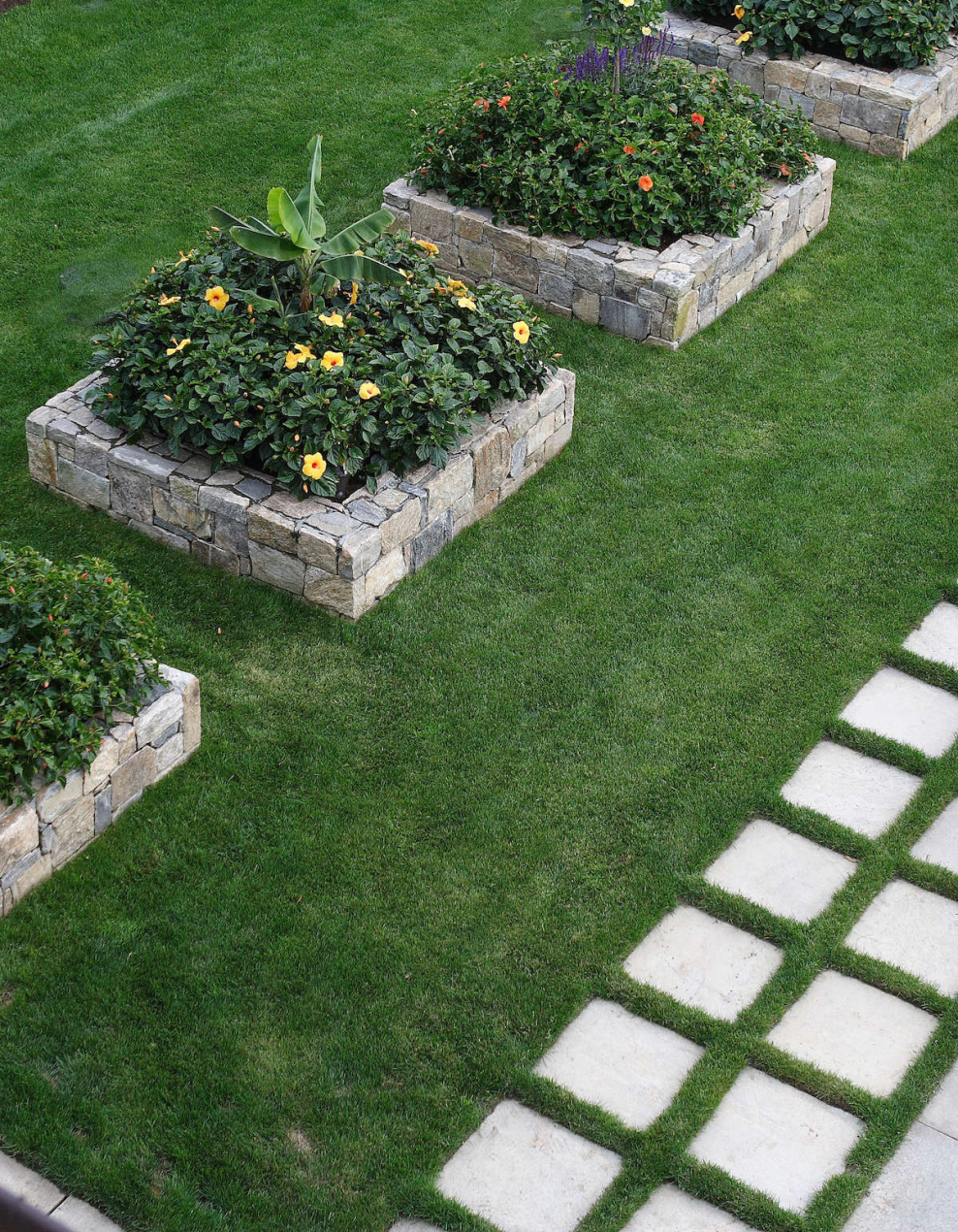 Квадратная клумба