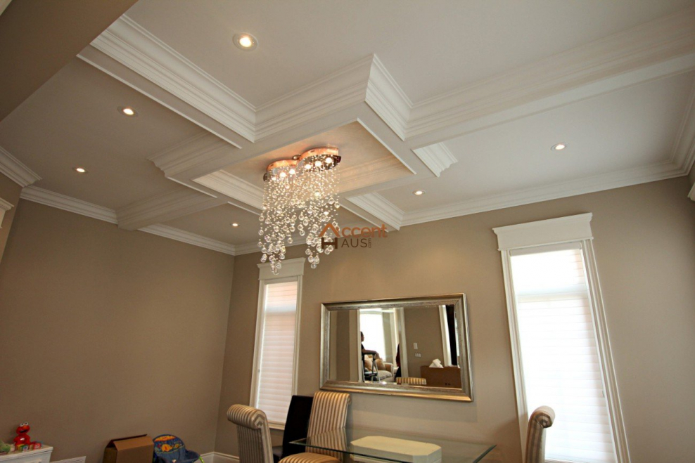 Натяжной потолок с балкой