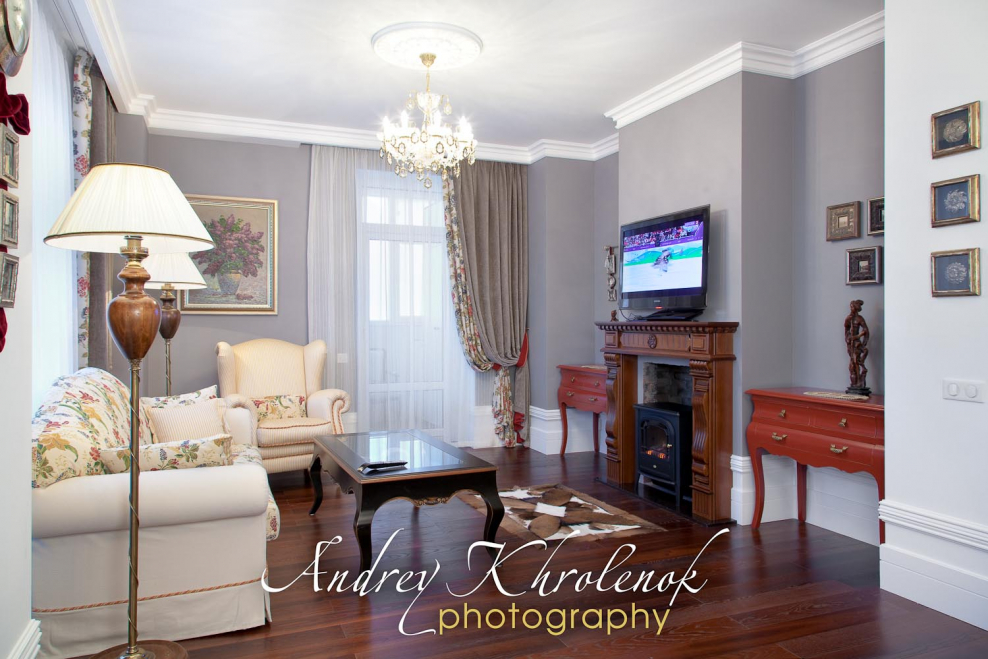 Потолочный плинтус в интерьере квартиры