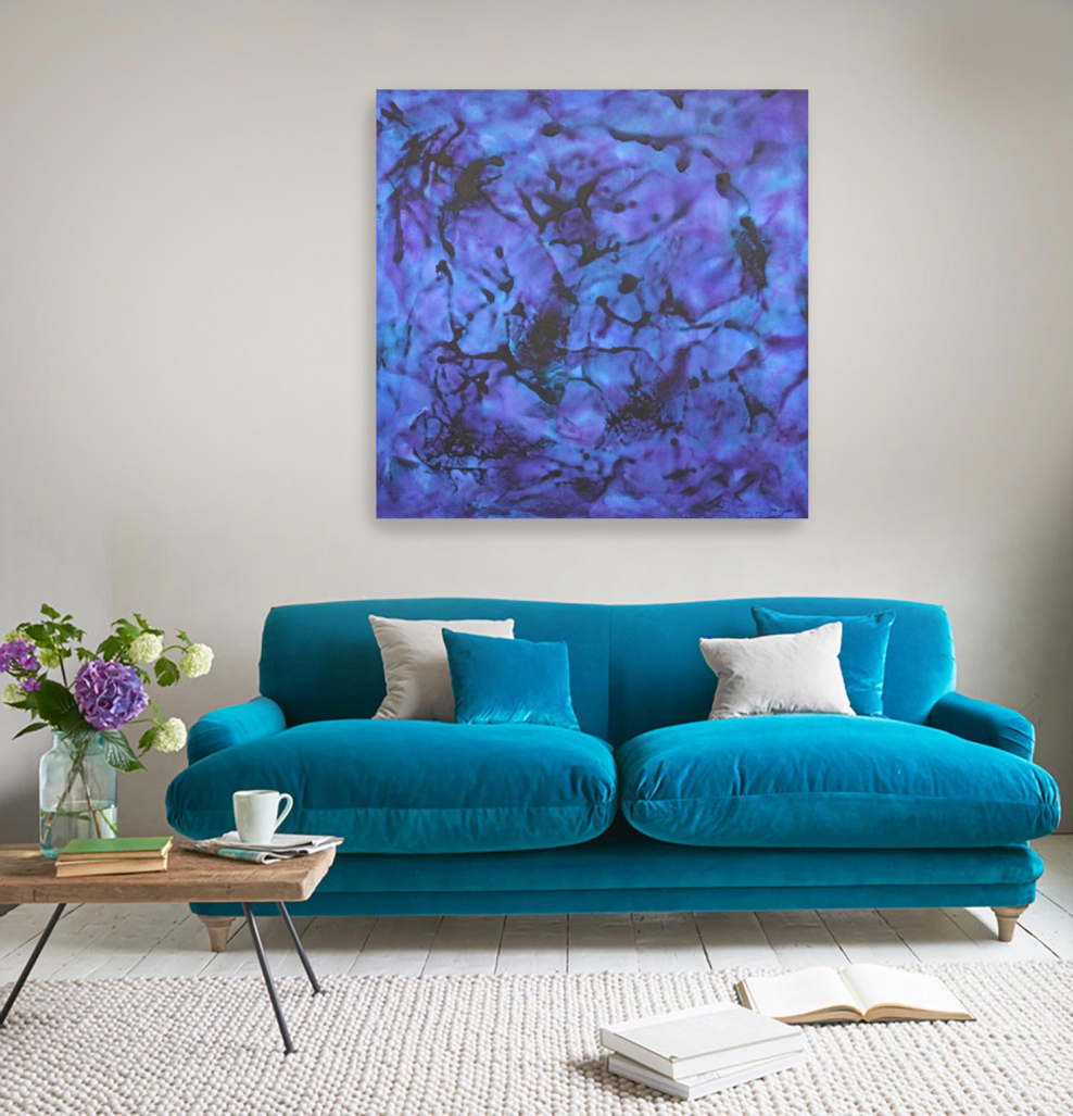 Диван цвета индиго в интерьере