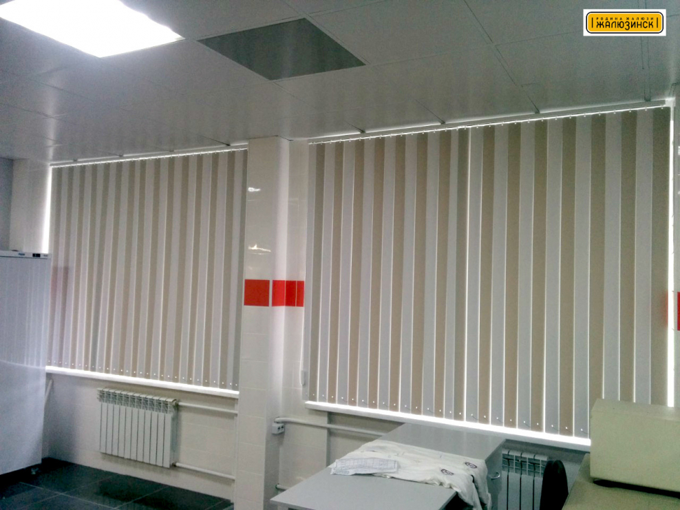 Жалюзи в офис вертикальные