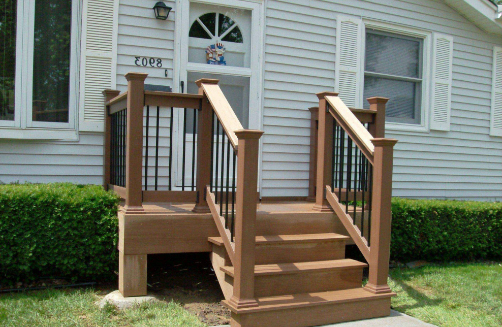 Уличная деревянная лестница