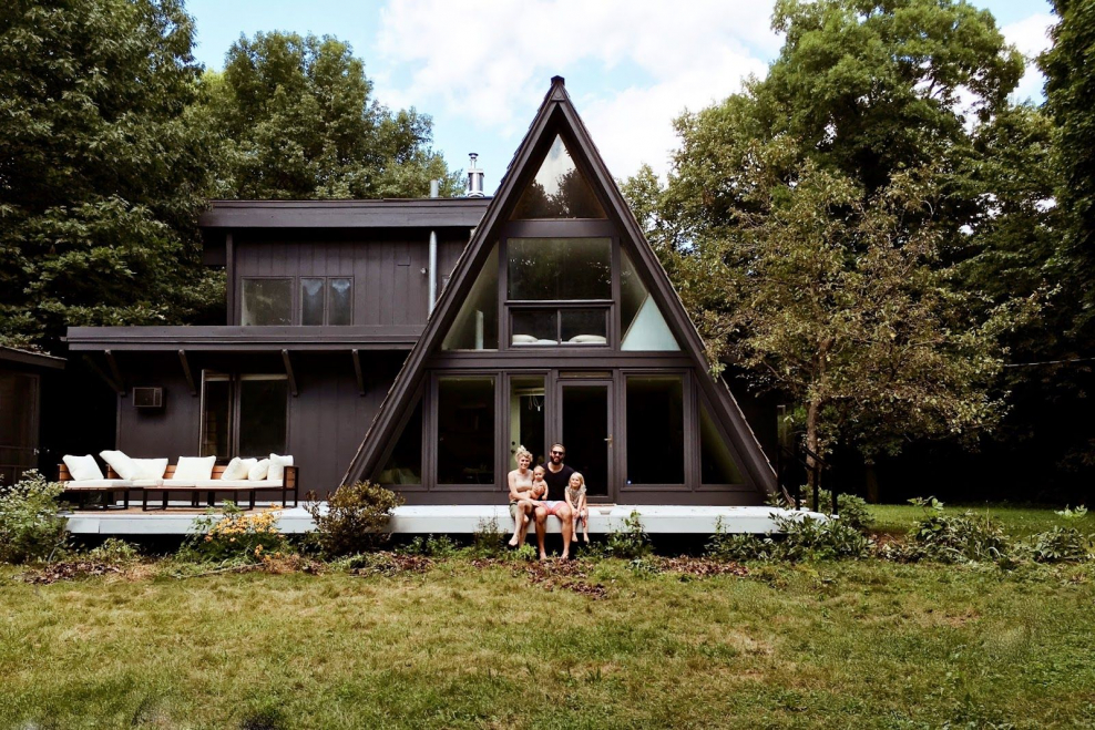 Треугольный дом с пристройкой