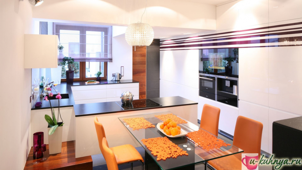 Небольшая кухня столовая