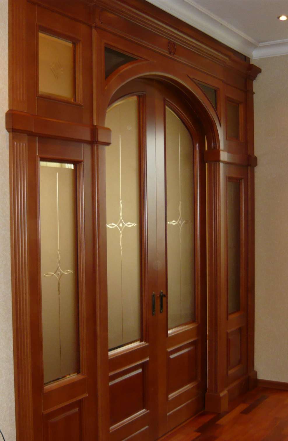 Межкомнатная арочная дверь