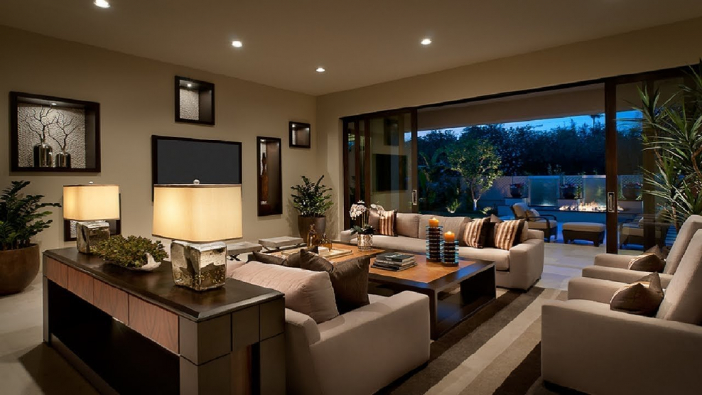 Большая гостиная комната