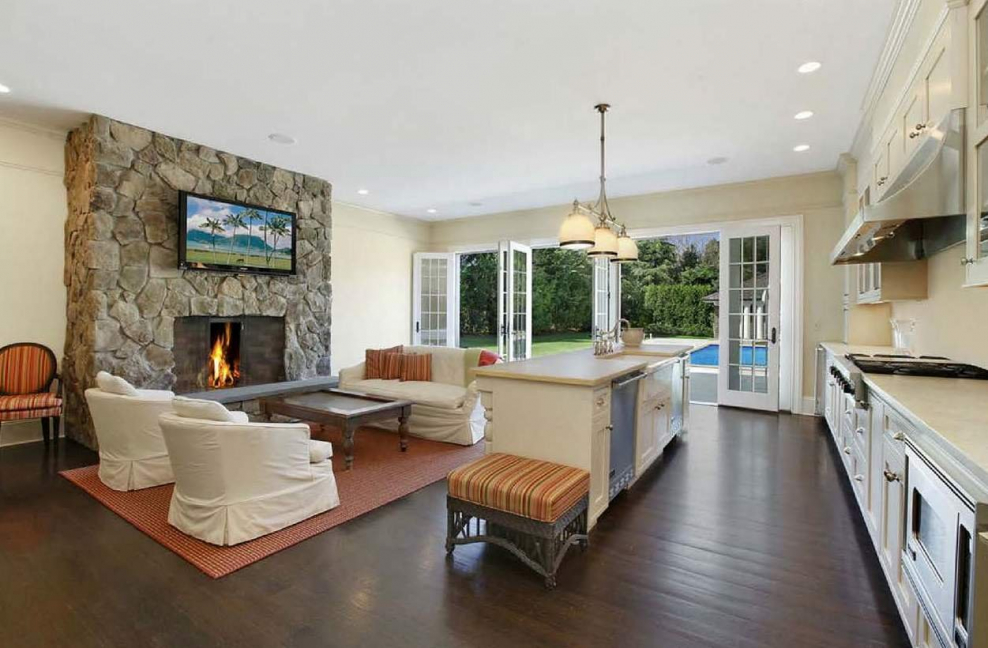 Гостинаяс кмином с кухней