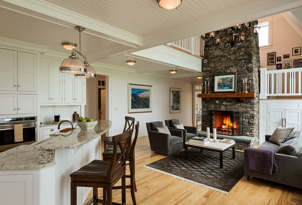 Кухня гостиная с камином