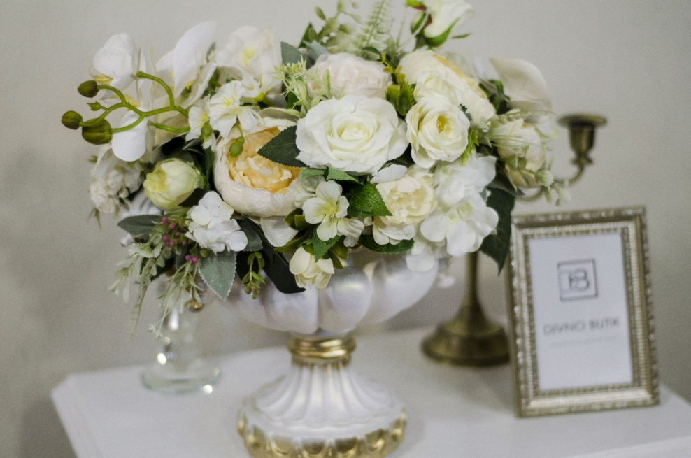 Композиции из искусственных магнолий