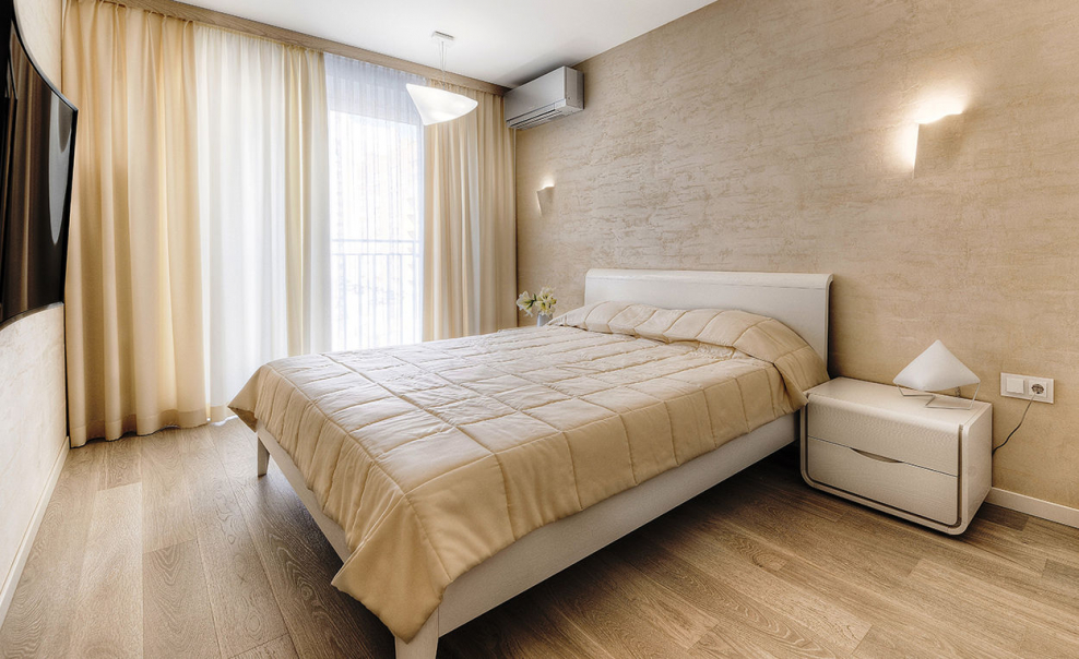 Спальня в бежевых тонах