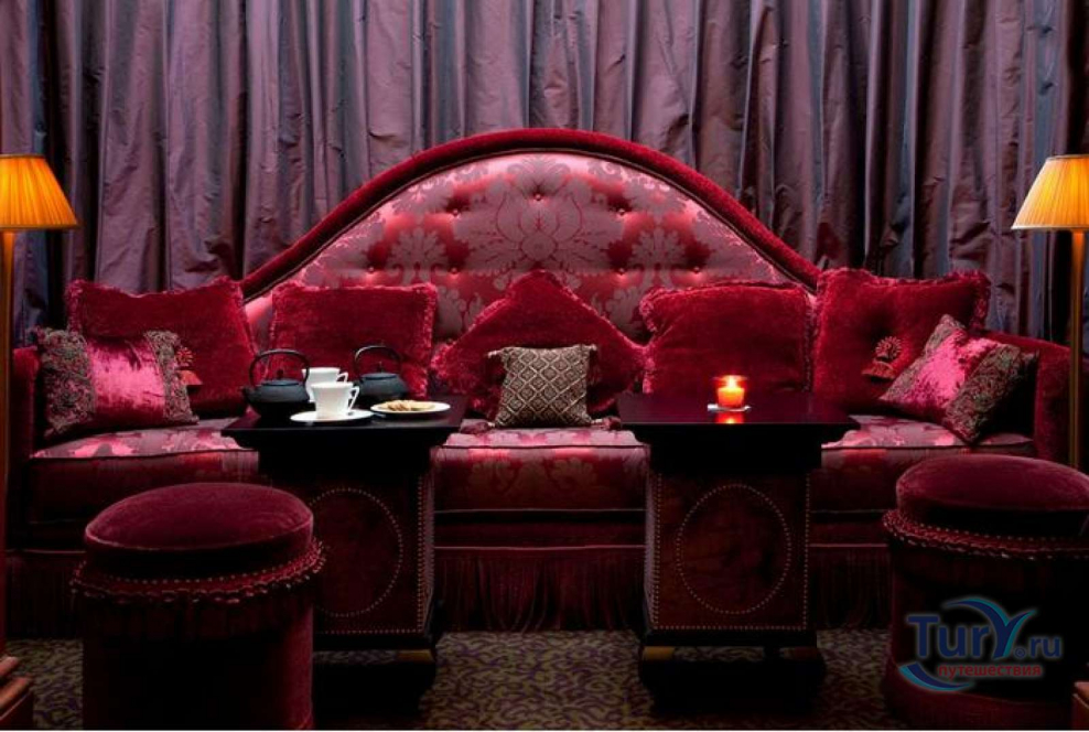 Мебель из бархата в бар