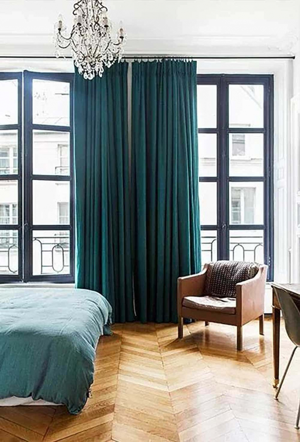 Шторы изумрудного цвета в интерьере