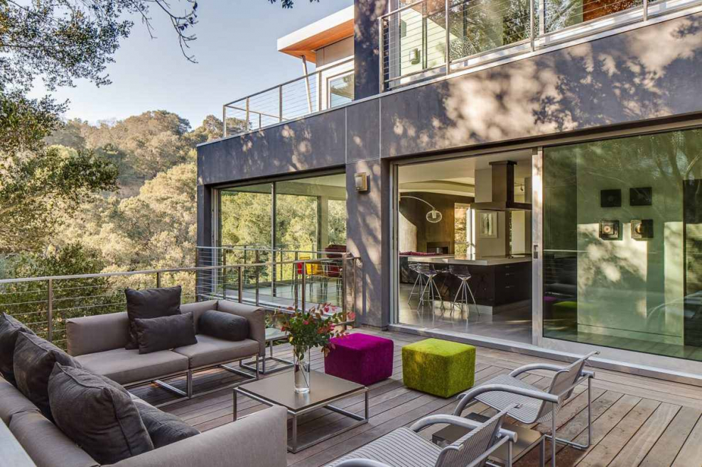 Патио из декинга с мангалом